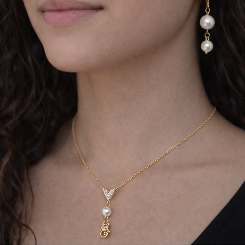 Elegant Cat Lover Gold Pearl Pendant Necklace and Earrings Set - Picture 2 of 7